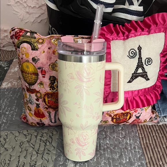 Francesca's Collections Other - Floral Insulated Tumbler with Straw